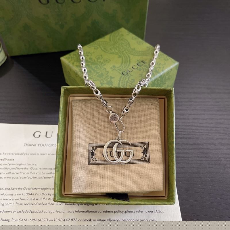 G*u*i necklaces
